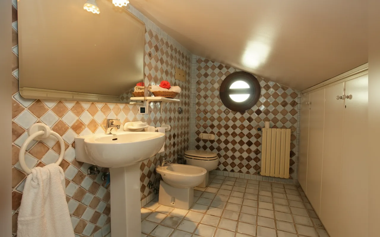 Camera con bagno privato — Giardino degli ulivi, Palermo (Sicilia) (foto 10)