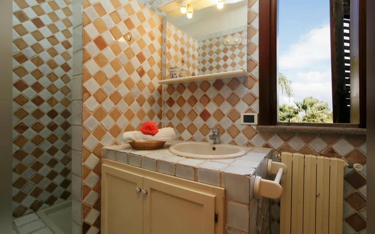 Camera con bagno privato — Giardino degli ulivi, Palermo (Sicilia) (foto 11)